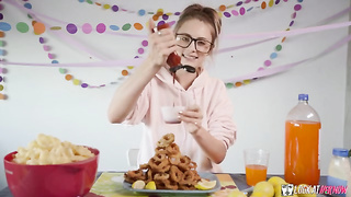 Kyler Quinn - Mukbang her - Tiny Gangbang