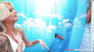 XXX The Little Blonde Surprised in the Shower | La Petite Blonde