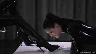 Straplez Mia & Scarlett Shiney latex