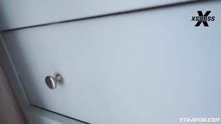 Cherie Deville Mi Madrastra esta dispuesta a hacer lo que sea para quedar embarzada Sub