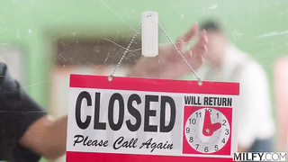 Porn-XXX sexhead MILF Goes Airtight