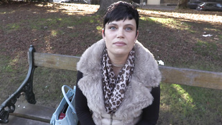 Belgian MILF Valentina gets a facial