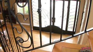 COURTNEY CUMMZ KNOWS HOW TO DROOL CUM ON HER TITS