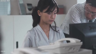 [ROE-307] CEOs wife takes a new graduate employee on a selfish creampie business trip. Toko Yoshinag 2 video