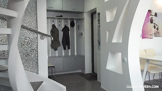 Eva fode com um desconhecido