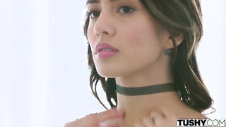 Janice é devorada por duas picas deliciosas