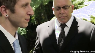 Nicole teve uma despedida de solteira com o padrinho de casamento