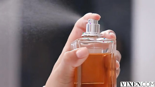 Rae transa com o gerente do hotel