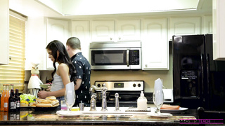 What the fuck !? Mom, stop seducing my new boyfriend!