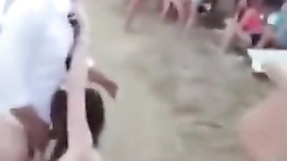 Öffentlicher Blowjob am Strand