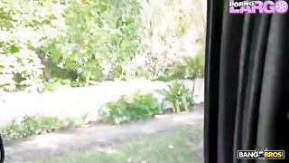 Marie es convencida de follar en el bus por dinero