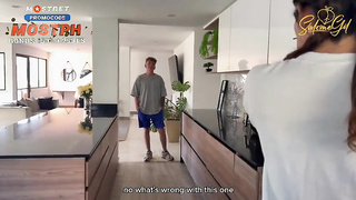 Salome Gil  ¡¡El Hijo de Puta de mi hermanastro me sorprendio en la cocina !!