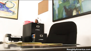 Madison transou com o professor da mesma escola