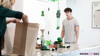 XXX Filling Stepmoms Pot Of Gold Cherry fuck, Parker porn