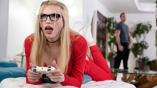(TRANS) Izzy Wilde Gamer Girl Gets Creampied