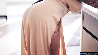 My sister seduces our stepfather