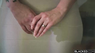 Gia é levada ao extremo prazer