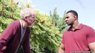 Angel tem seios enormes