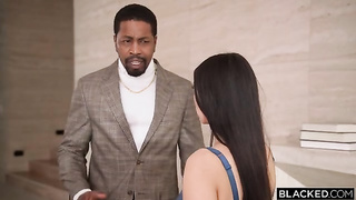 Violet se envolve com seu empresário