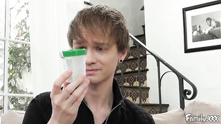 Allie ajuda seu amigo a gozar