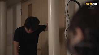 [ADN-573] A tipsy female boss mistook my house for her own and suddenly started undressing in my hou