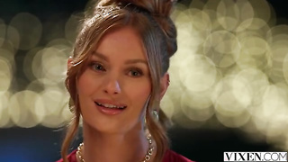 Ruivinha gostosa mama o anfitrião da festa