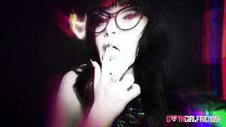 Trippi Rose - Goth babe in glasses