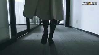 [JUQ-808] Married secretary, raw ejaculation sex filled with sweat and kisses in the presidents offi