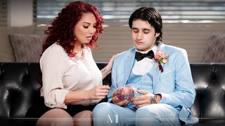 Kiki porn - My Girlfriend MOM Offers Sex With Her (Prom Bombshell)