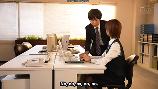 Aproveché la comodidad de tener sexo con la oficinista casada de mi trabajo que se enamoró de mi pen