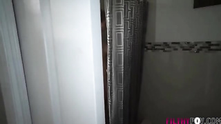 Rachael Cavalli Espiando a Mamá Termina en Follada