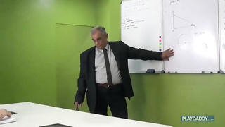 Joven latina tetas grandes folla al profesor. Español Latina