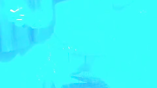 Mika López jugando con un dildo