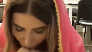 Pakistani Lady Sucking That Cock