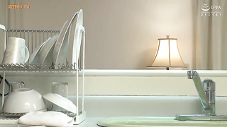 [VENU-783] How To Satisfy A Horny Mama Right After She Cums, You Need To Start Thrusting That Sensua