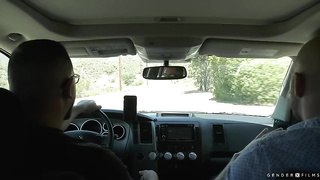 Kate Zoha es recogida en la carretera. TRANSEXUAL