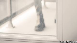 Rubia cabalgando gran pene. TRANS