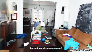 Latina Sirvienta madura es follada por dueño de casa por dinero sub esp