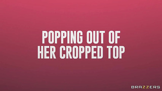 10.08.2025 Popping Out Of Her Cropped Top Lily Lou