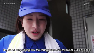 [MFYD-031] A beautiful single mother working at a delivery company has intense sex everywhere with a