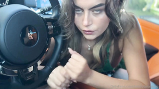 Selina Bentz - Little Starbucks Slut Gets Fucked In The Car [OF]