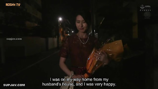 [ROE-099] I, who was not the hottest guy in my class, fucked my longed-for homeroom teacher at a hot