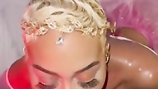 Jasmine Banks giving head