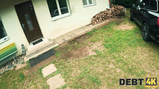 La Pequeña Chloe Es como tener el dinero de la deuda en la mano Sub Esp