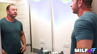 Nauti Mermaid is a good looking MILF