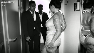 Prostituta asiatica tatuada es reventada por dos BBC al mismo tiempo Llena la cama de squirts rq