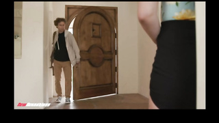 Juró que no follaría y se correría dentro de la niñera de nuevo - Natalie Brooks sub esp