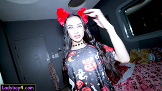 Asiática Ladyboy TRANS lazo rojo