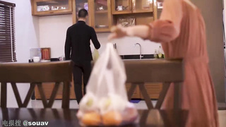 MD S01E0030 淫过年（下）淫荡侄女的新年茎喜 欧美玲